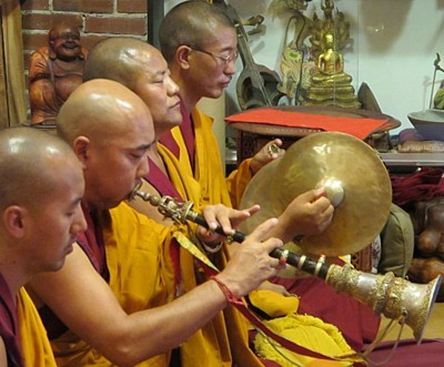 A tibeti szakrális zenében fontos szerepe van az emberi hangnak.