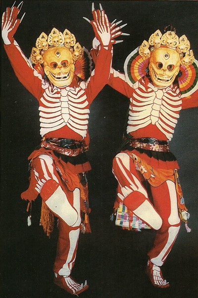 Kezdetben a tibeti nép nem igazán volt képes befogadni Senráph Mivo tanításait.