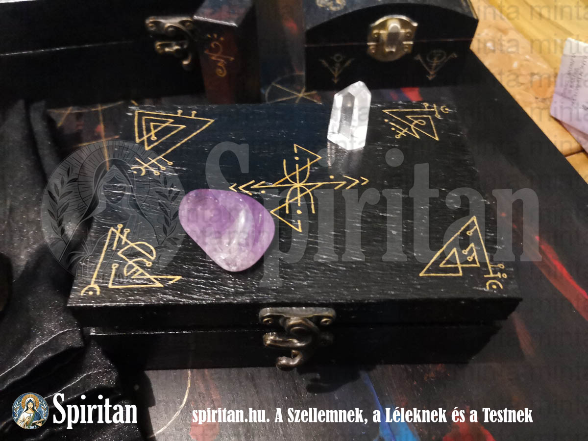 spiritan webshop Astraios spirituális ezoterikus műhelye Kristálytartó energetizáló ládikó, egyedi spirituális festéssel és fénypecsétekkel, nagyobb, prémium